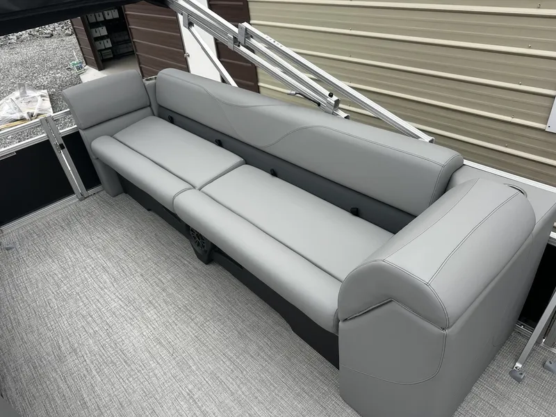 Slide: The Image of Avalon VLS 23 QUAD LOUNGER-140HP 2026 - 10