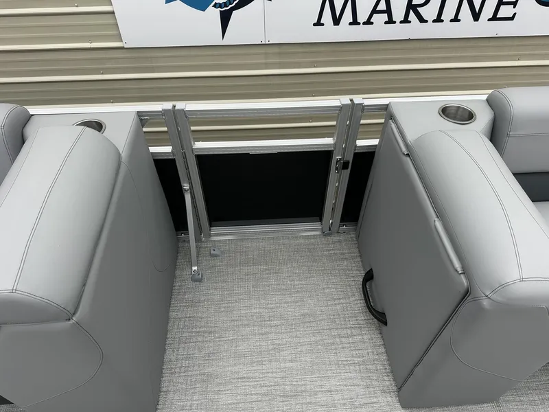 Slide: The Image of Avalon VLS 23 QUAD LOUNGER-140HP 2026 - 11