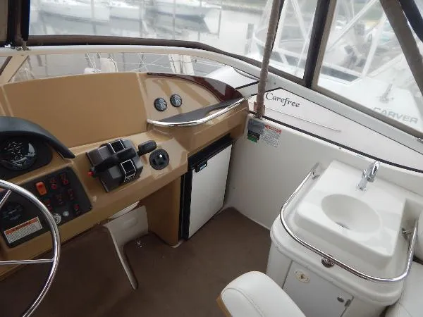 Slide: The Image of Carver Yachts 366 Motor Yacht 2004 - 8