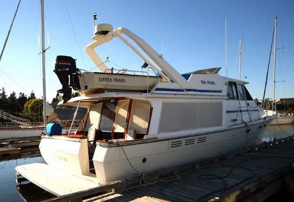 Slide: The Image of Bayliner 4550 Pilothouse Motoryacht 1986 - 3
