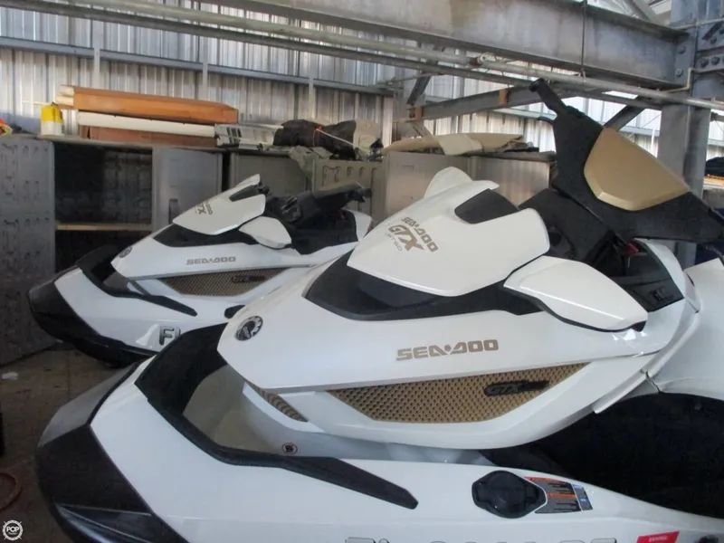 Slide: The Image of Sea-Doo 2 GTX Limited iS 260 PWCs 2012 - 9