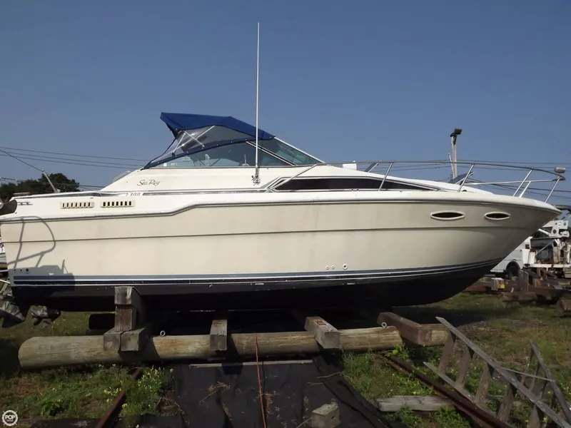 Slide: The Image of Sea Ray 300 Express Cruiser 1986 - 3
