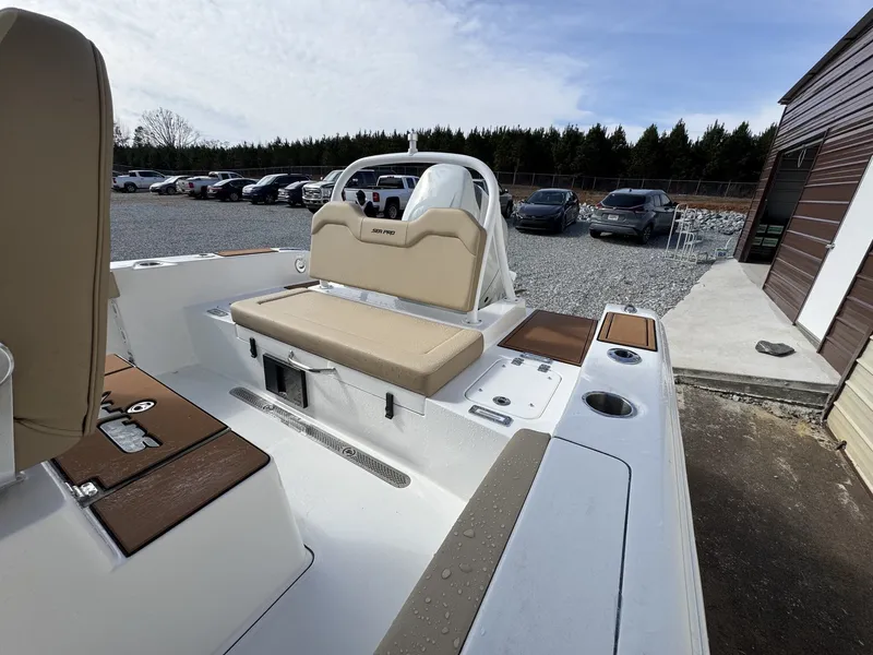 Slide: The Image of Sea Pro 245 SEA KEEPER RIDE EQUIPPED 2026 - 9