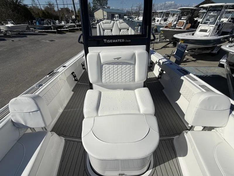 Slide: The Image of Tidewater 2700 Carolina Bay TWIN 300S-ONYX PKG 2026 - 12