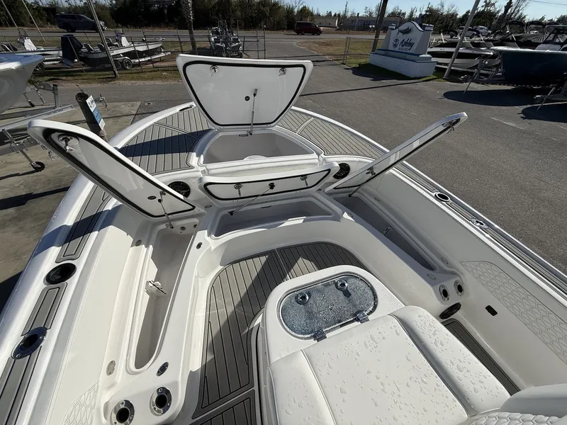 Slide: The Image of Tidewater 2700 Carolina Bay TWIN 300S-ONYX PKG 2026 - 4