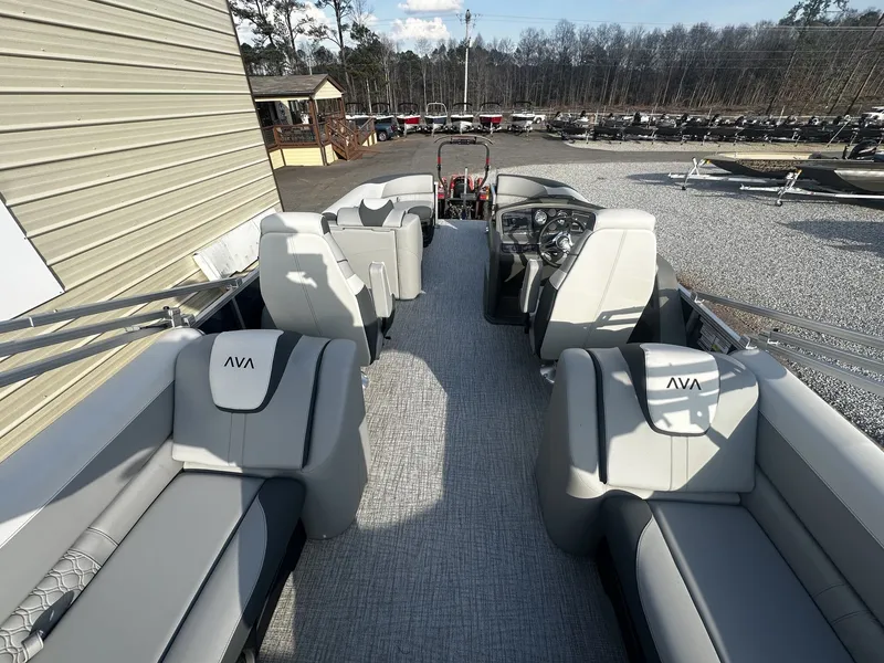 Slide: The Image of Avalon LSZ 25 QUAD LOUNGER-TRITOON 200HP 2026 - 8