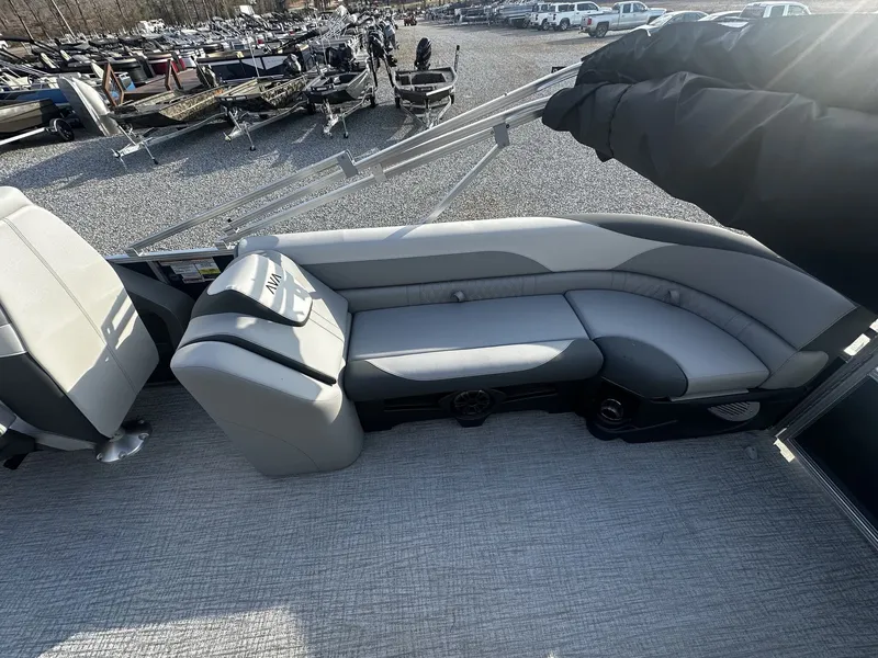 Slide: The Image of Avalon LSZ Quad Lounge - 25' 2026 - 7