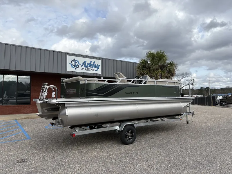 Slide: The Image of Avalon Venture 85 21 CRUISE-115HP 2026 - 2