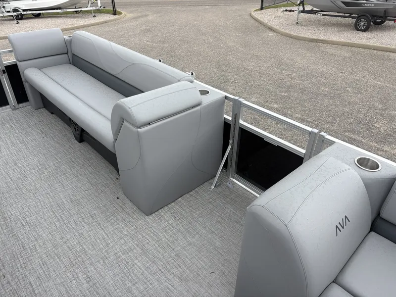 Slide: The Image of Avalon VLS 21 QUAD LOUNGER-90HP 2026 - 10