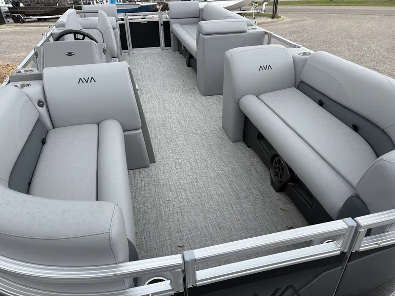 Slide: The Image of Avalon VLS 21 QUAD LOUNGER-90HP 2026 - 4