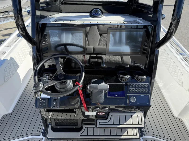 Slide: The Image of Tidewater 2700 Carolina Bay TWIN 300S-ONYX PKG 2026 - 13