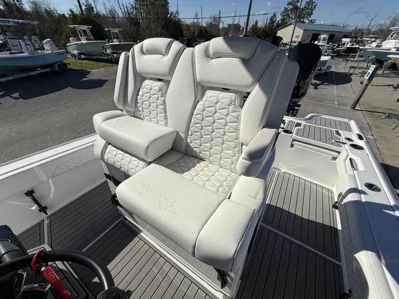 Slide: The Image of Tidewater 2700 Carolina Bay TWIN 300S-ONYX PKG 2026 - 14