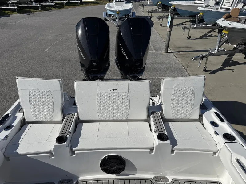 Slide: The Image of Tidewater 2700 Carolina Bay TWIN 300S-ONYX PKG 2026 - 19