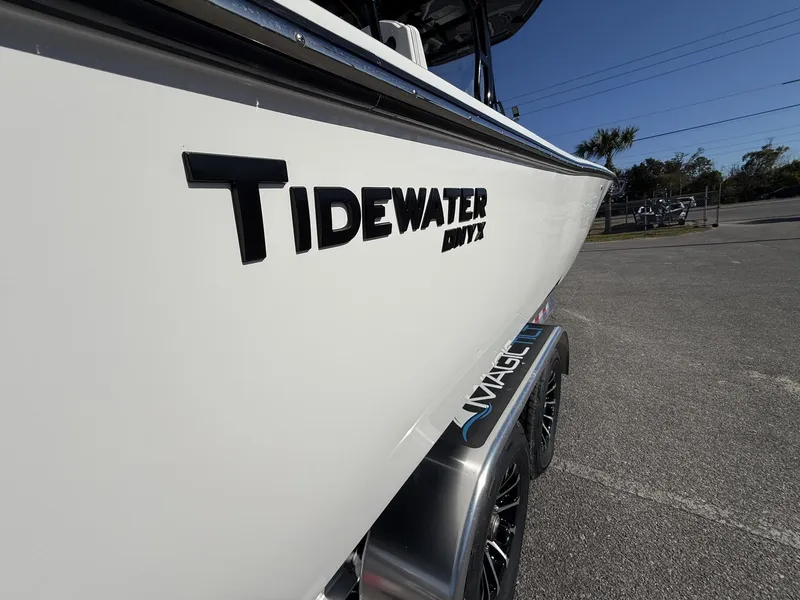 Slide: The Image of Tidewater 2700 Carolina Bay TWIN 300S-ONYX PKG 2026 - 3