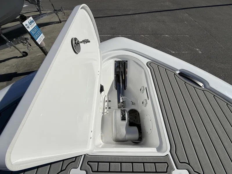 Slide: The Image of Tidewater 2700 Carolina Bay TWIN 300S-ONYX PKG 2026 - 9