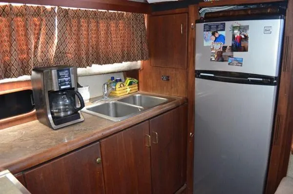 Slide: The Image of Bayliner 3888 Flybridge Motor Yacht 1990 - 6