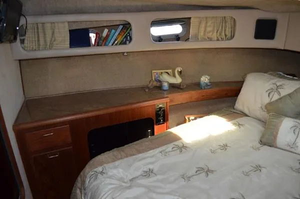 Slide: The Image of Bayliner 3888 Flybridge Motor Yacht 1990 - 9