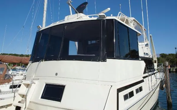 Slide: The Image of Viking 50 Cockpit Motoryacht 1985 - 11