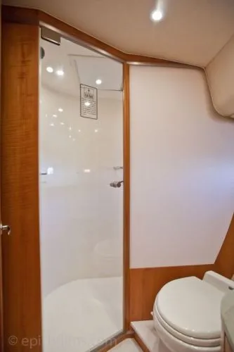 Slide: The Image of Tiara 4300 Sovran 2007 - 9