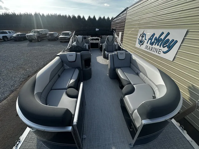 Slide: The Image of Avalon LSZ 25 QUAD LOUNGER-TRITOON 200HP 2026 - 4