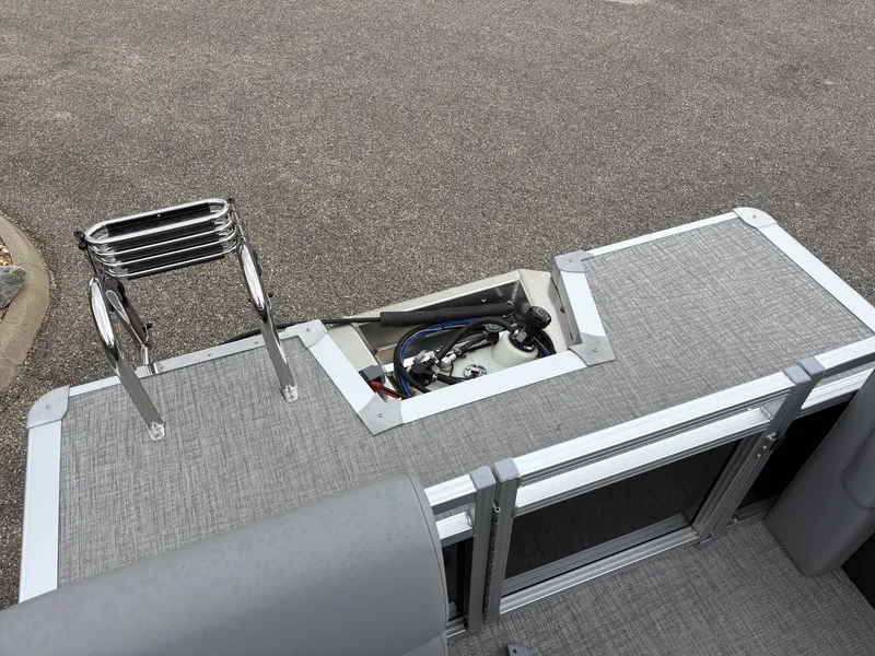 Slide: The Image of Avalon VLS 21 QUAD LOUNGER-90HP 2026 - 7