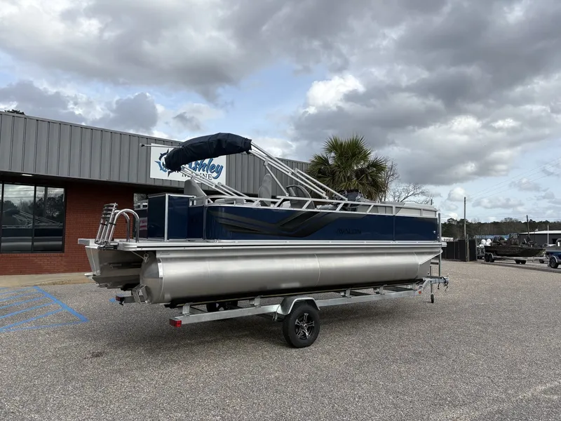 Slide: The Image of Avalon Venture Rear Fish - 21' 2026 - 2