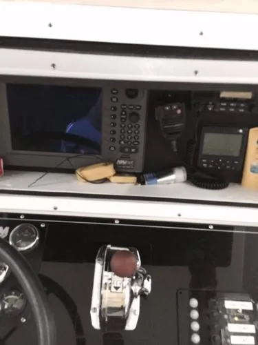 Slide: The Image of Albin 26 Center Console 2006 - 6