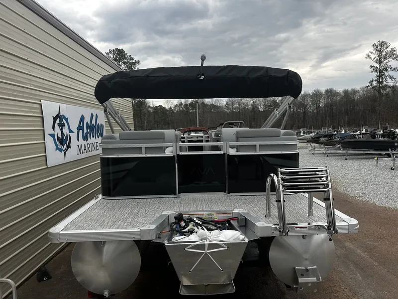 Slide: The Image of Avalon VLS 23 QUAD LOUNGER-140HP 2026 - 4