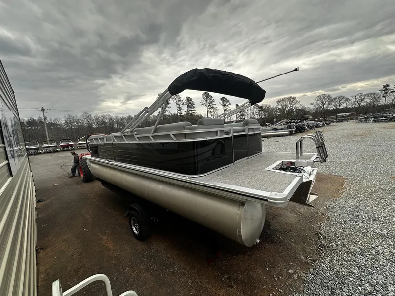 Slide: The Image of Avalon VLS 23 QUAD LOUNGER-140HP 2026 - 5