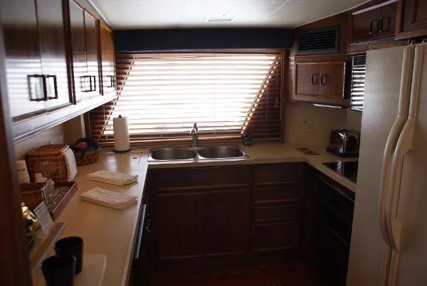 Slide: The Image of Hatteras 61 Motor Yacht 1985 - 11