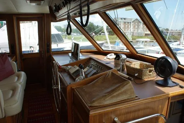Slide: The Image of Hatteras 61 Motor Yacht 1985 - 6