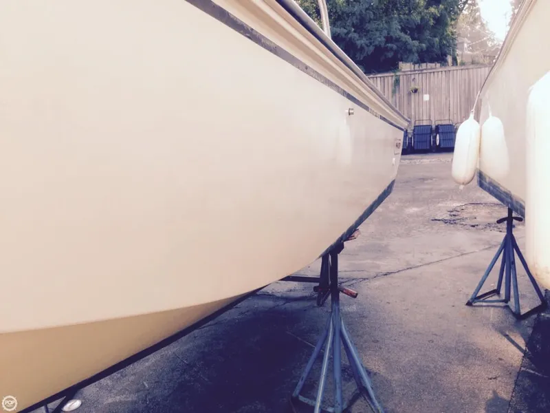 Slide: The Image of Boston Whaler Outrage 25 Cuddy 1985 - 5