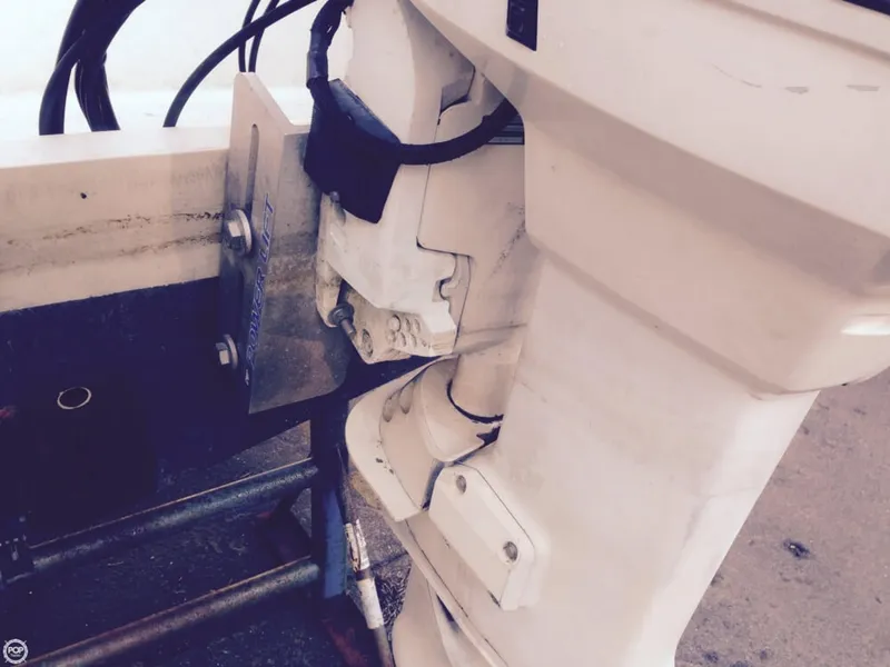 Slide: The Image of Boston Whaler Outrage 25 Cuddy 1985 - 8