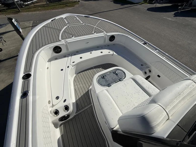 Slide: The Image of Tidewater 2700 Carolina Bay TWIN 300S-ONYX PKG 2026 - 5
