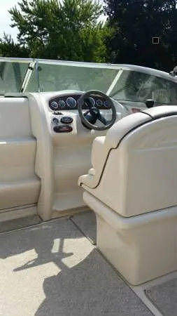 Slide: The Image of Sea Ray 215 Weekender 2005 - 6