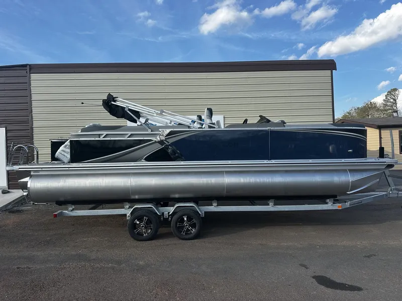 The Image of Avalon LSZ 25 QUAD LOUNGER-TRITOON 200HP 2026 - 1