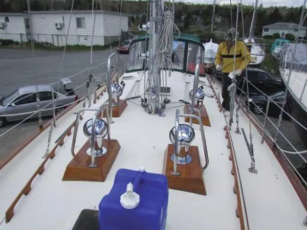 Slide: The Image of Pacific Seacraft Crealock 44 1990 - 10