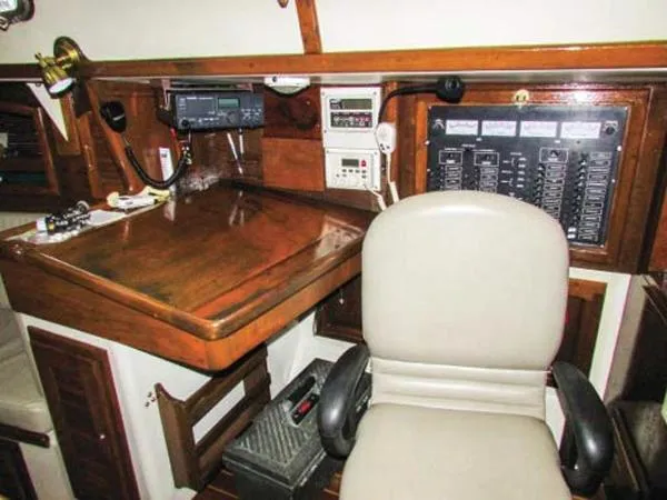 Slide: The Image of Pacific Seacraft Crealock 44 1990 - 4