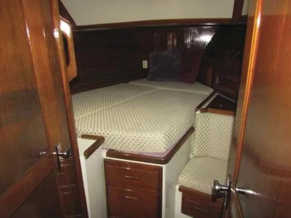 Slide: The Image of Pacific Seacraft Crealock 44 1990 - 5