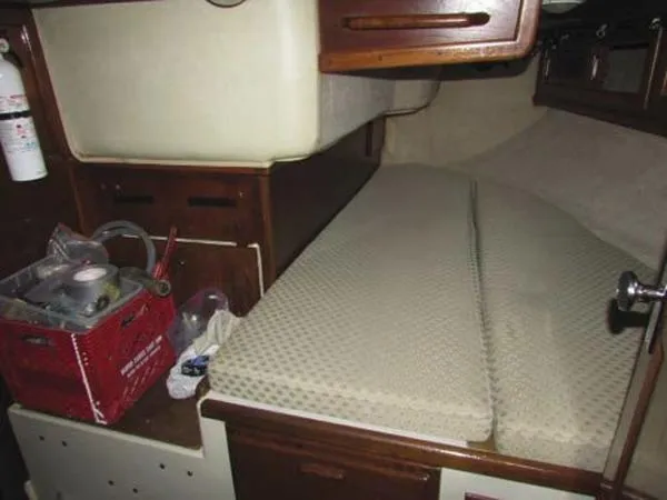 Slide: The Image of Pacific Seacraft Crealock 44 1990 - 6