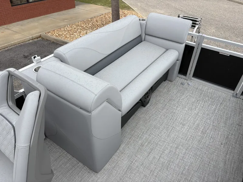 Slide: The Image of Avalon VLS 21 QUAD LOUNGER-90HP 2026 - 9