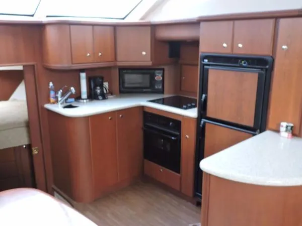 Slide: The Image of Silverton 39 Flybridge Motor Yacht 2004 - 11