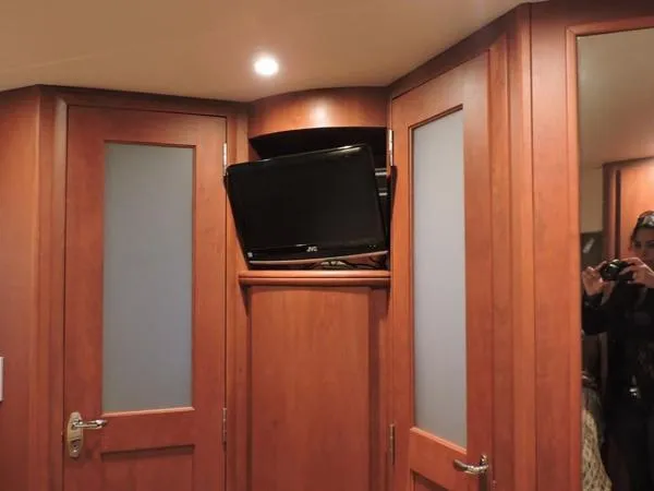 Slide: The Image of Silverton 39 Flybridge Motor Yacht 2004 - 4
