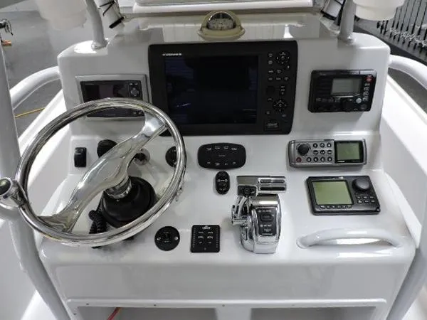 Slide: The Image of Yellowfin Center Console 2009 - 1