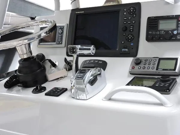 Slide: The Image of Yellowfin Center Console 2009 - 3