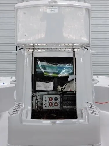 Slide: The Image of Yellowfin Center Console 2009 - 5