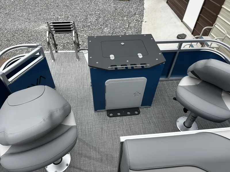 Slide: The Image of Avalon Venture 19 QUAD FISH-90HP 2026 - 5