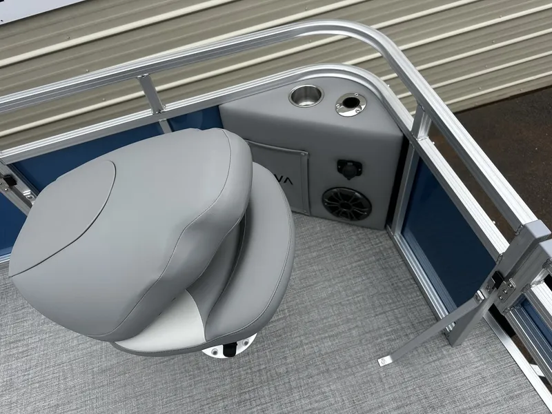 Slide: The Image of Avalon Venture 19 QUAD FISH-90HP 2026 - 9