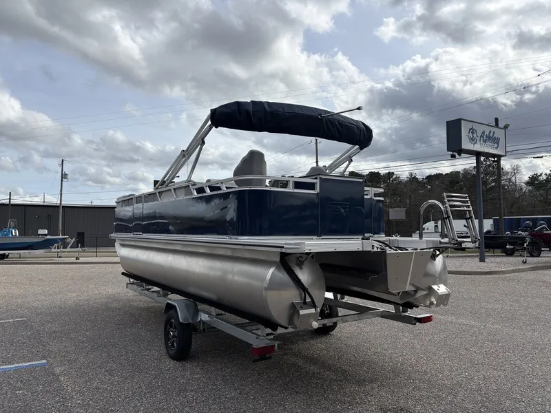 Slide: The Image of Avalon Venture 21 REAR FISH-90HP 2026 - 3