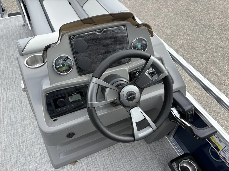 Slide: The Image of Avalon Venture Rear Fish - 21' 2026 - 6